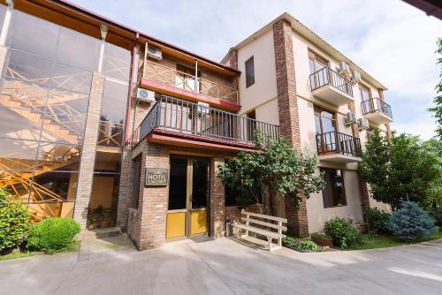 Exterior view of Shaloshvili's Cellar Hotel