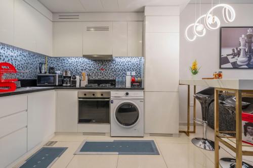 Contemporary Luxe 2BDR in Aykon-Business Bay-07 in Jumeirah