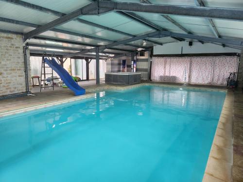 Manola avec piscine couverte à 150m