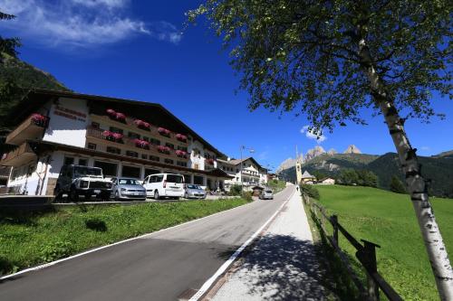  Appartamenti Arnica, Pension in Alba di Canazei