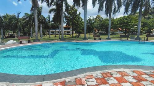 Peldbaseins, Kishkinda Hertiage Resort in Sanapur