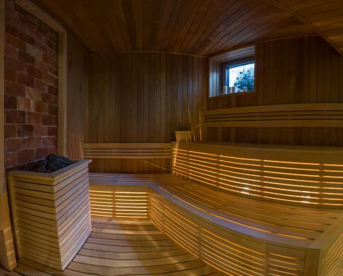 Sauna, Hotel & Relax Zone Cattleya in Krušuna