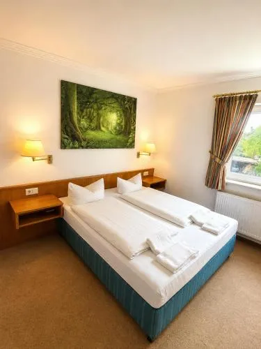 Hotel Alsterquelle 24h Check-in, Free Parking and WiFi in Henstedt-Ulzburg, Deutschland