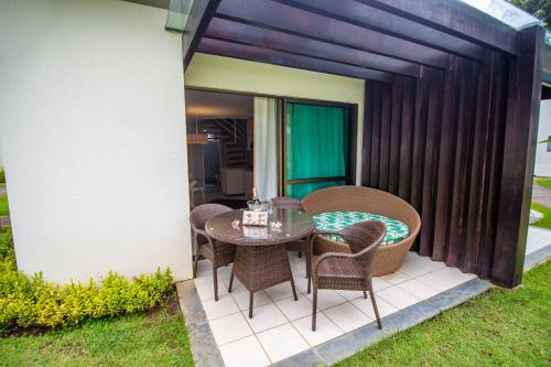 Exterior view of Beach Class Muro Alto Condominio Resort By New Time