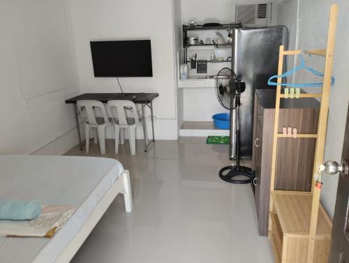 Shared lounge/TV area, Vin's Place Studio near DRMC City Hall ePark in Apokon
