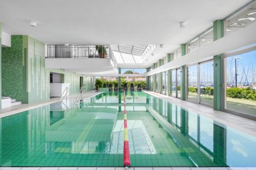 Плувен басейн, Hotel Yacht Wellness & Business in Шиофок
