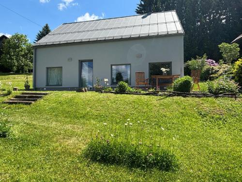 Kert, Ponikelská chalupa (Ponikelska chalupa) in Jestřabí v Krkonoších