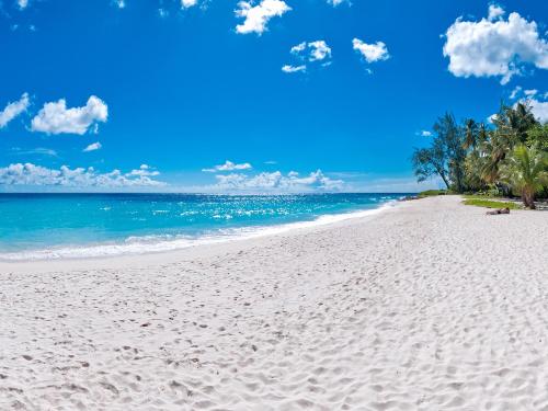 3 min walk to beach - Bella Figura Apt 2 in Rockley