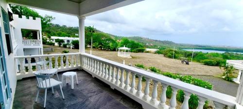 ระเบียง/ชานเรือน, Castles In Paradise Condo - Apartment Rentals in วิยู ฟอร์