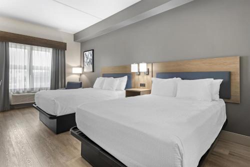 2 queen beds