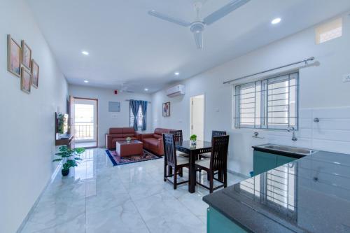 The Crown Homestays - image 4