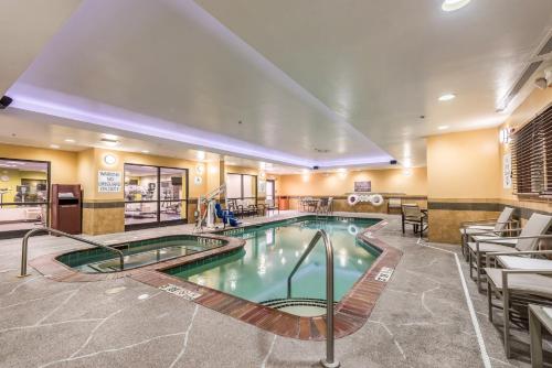 مسبح, Holiday Inn - Indianapolis Downtown By IHG in مركز مدينة انديانابوليس