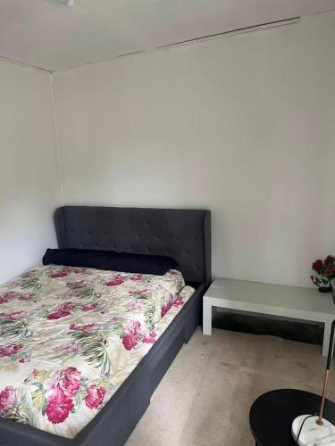 E Convenient, livable, and close to commercial districts近商圈电车大学便利别墅大床房 in Bundoora