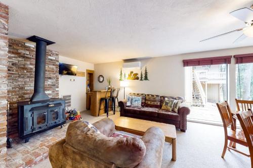 Creekside Cabin - Groveland, CA