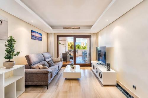 Bp4A2B - Beachfront 2Br With Terrace & Gardens