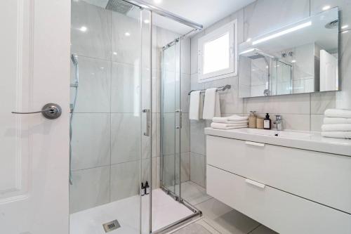 Lnm530 - Great Location With Private Roof Terrace - image 3