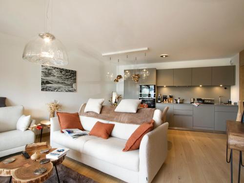 Appartement lumineux avec piscine - pieds des pistes - FR-1-907-7
