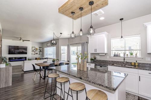 Fasiliti, Private Rexburg 5 Bedroom Home with Bonus Loft The in Rexburg (ID)