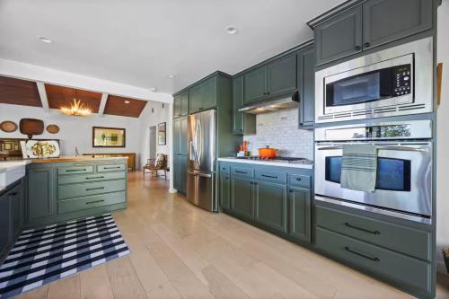Luxury Ojai Escape Pool, Jacuzzi & Tennis Court in Ojai