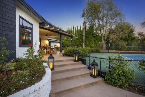 Luxury Ojai Escape Pool, Jacuzzi & Tennis Court in Ojai