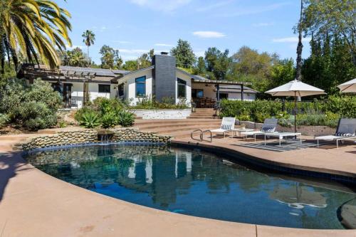 Luxury Ojai Escape Pool, Jacuzzi & Tennis Court in Ojai