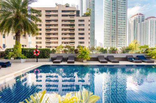 Swimming pool, Rembrandt Hotel Bangkok near Al' E'tage