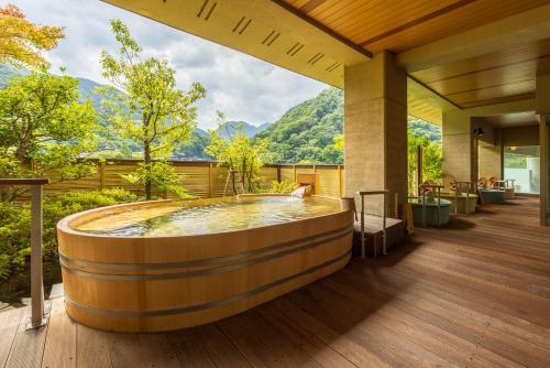 Спа с гореща изворна вода, Hakone Hotel Kajikaso in Yumoto