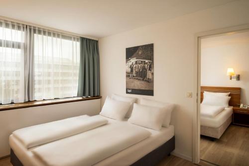 1 double bed, 1 twin bed