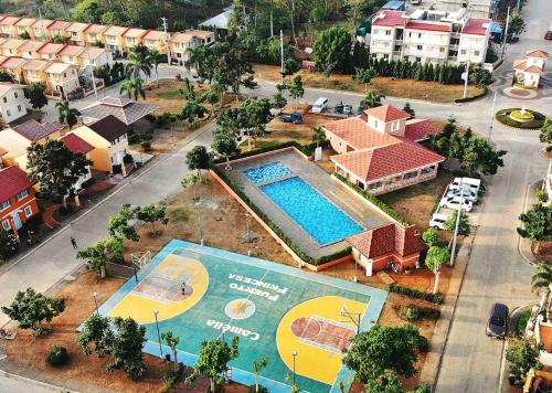 Quiet Townhouse | Super Fast Wifi -10 mins airport
