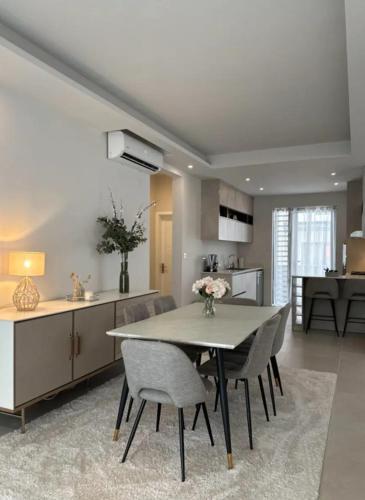 Luxury Apartment with Pool - Walk to Beach in Flic-en-Flac