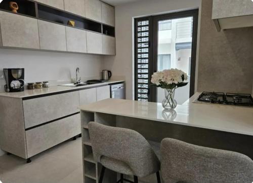 Luxury Apartment with Pool - Walk to Beach in Flic-en-Flac