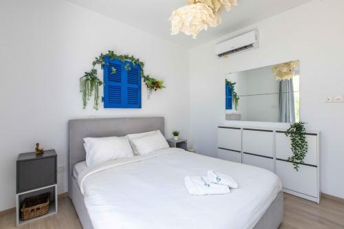 Lemon Tree 1-BR Apt with Terrace & Pool in Livadia 5