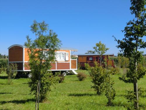 Les Roulottes-Gîtes de la Ferme de l'Autruche Dromoise - Location, gîte - Livron-sur-Drôme