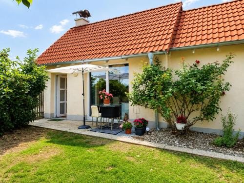 Sunny little cottage