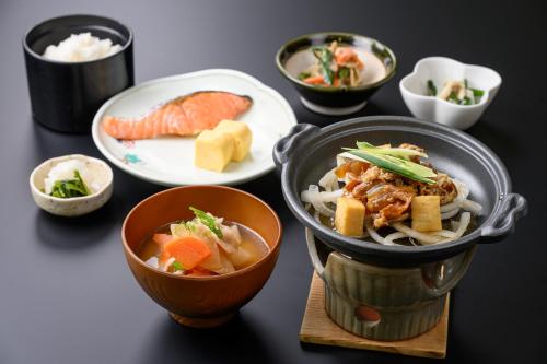 Toit ja joogid, Kuwana Green Hotel in Kuwana
