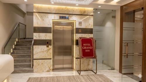Hotel Grand In 5 Mints walking from Vaishali Metro Station in ศหทร