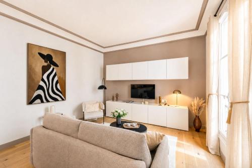 Champs Elysees - Deluxe apartment with lift for 4