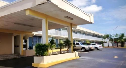 America's Best Inn Lakeland 4