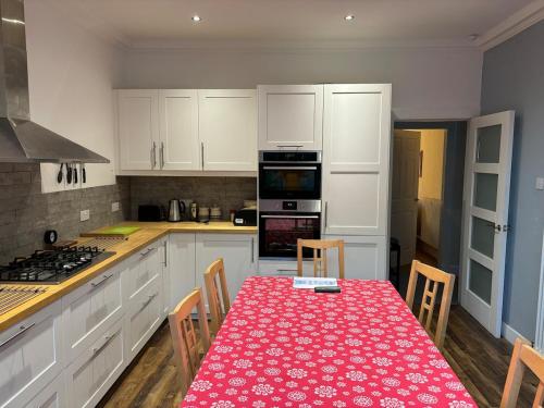 Inchview beach escape, log fire near Edinburgh in Бернтісленд