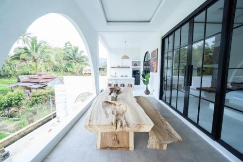 陽台/露台, Rehat at D'Sawah Villas in 雙木丹
