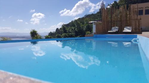 בריכת שחיה, Habitation Des Lauriers in קאפ-האיטיאן