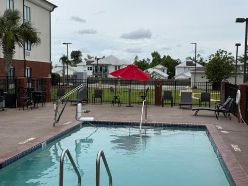 泳池, Holiday Inn Express Hotel & Suites Panama City-Tyndall By IHG in 巴拿馬市 (FL)