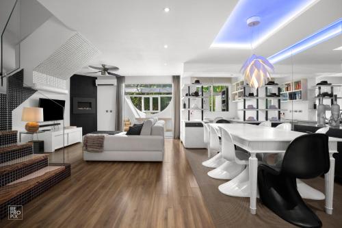 Boutique Townhouse with Hot Tub near Puerto Banús