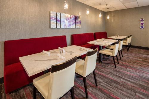 Radisson Hotel Oakland Airport - image 11
