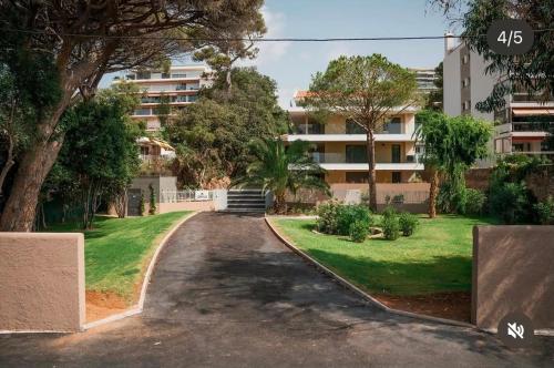 Cannes Ghika Oasis