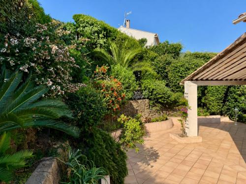 Villa provençale avec piscine , plage à pied