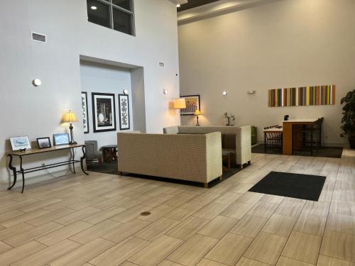 大廳, Holiday Inn Express Hotel & Suites Panama City-Tyndall By IHG in 巴拿馬市 (FL)