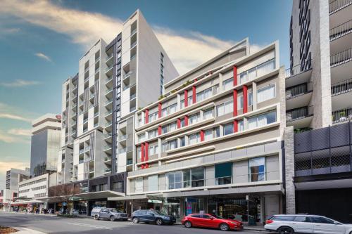 Exterior view, Holiday Inn Hotel And Suites Sydney Bondi Junction By IHG near Bistro Avoca