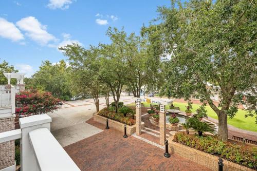 Baytowne Wharf View Condo with Oversized Balcony - image 2
