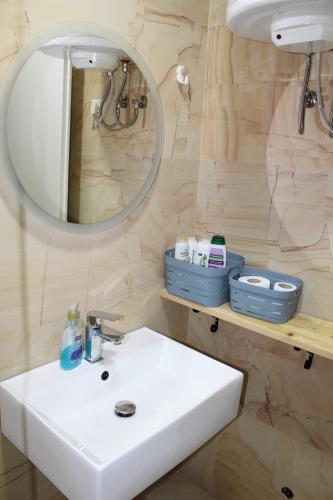 Emerald Apartment by Adore Central Tirana - image 3